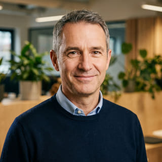 James Mitchell, als Chief Executive Officer bei Schlüssur Equity gelistet, auf einem Profilbild